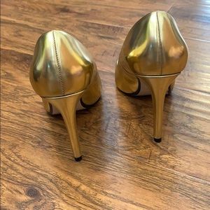 Zara Gold classic pumps